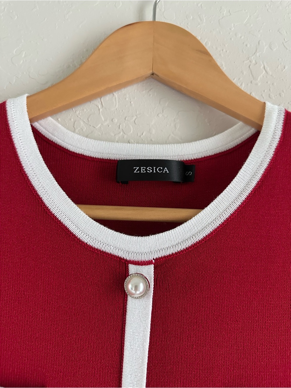 Sleeveless Red Midi Shift Dress with White Trim and Button Detail - Picture 4 of 5